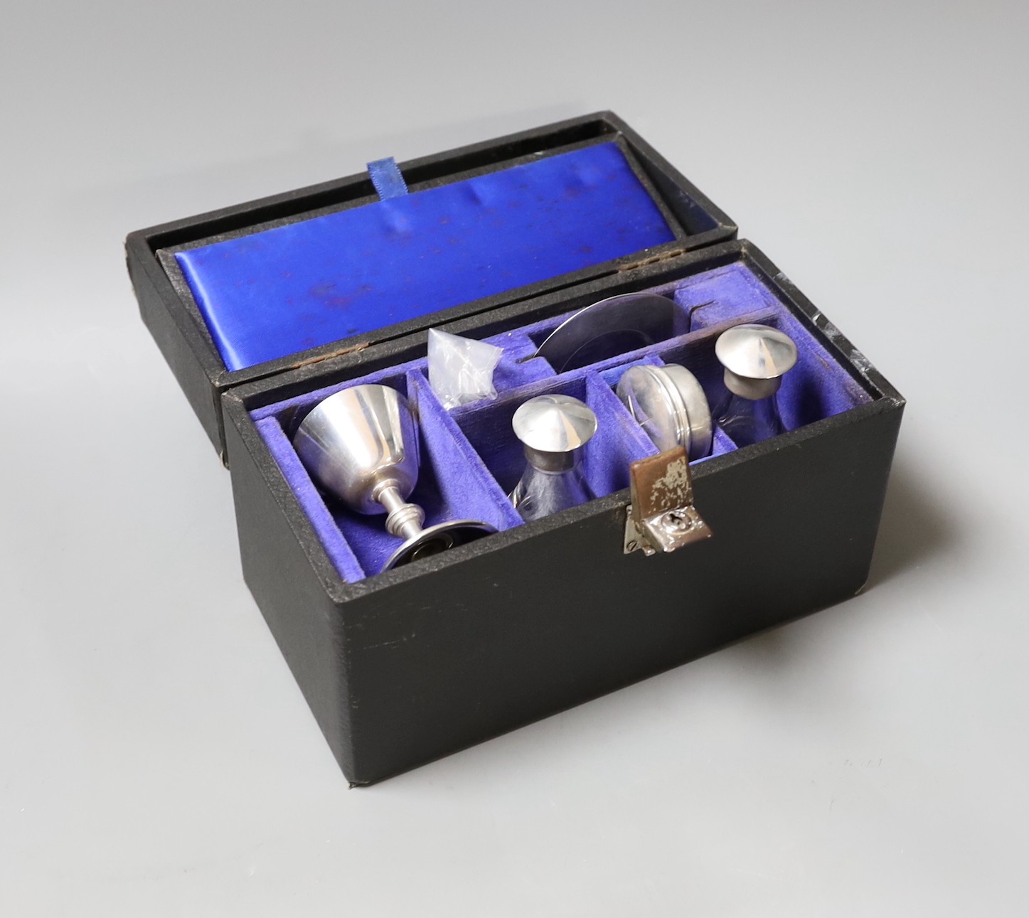A cased modern silver five piece communion set, London, 1977.